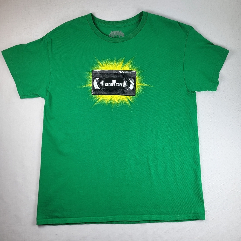 The Secret Tape Skateboard T-SHIRT Mens Size L Green VHS Cassette Graphic Skater